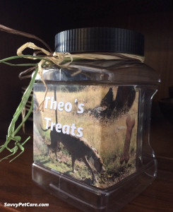 Right side of pet treat jar